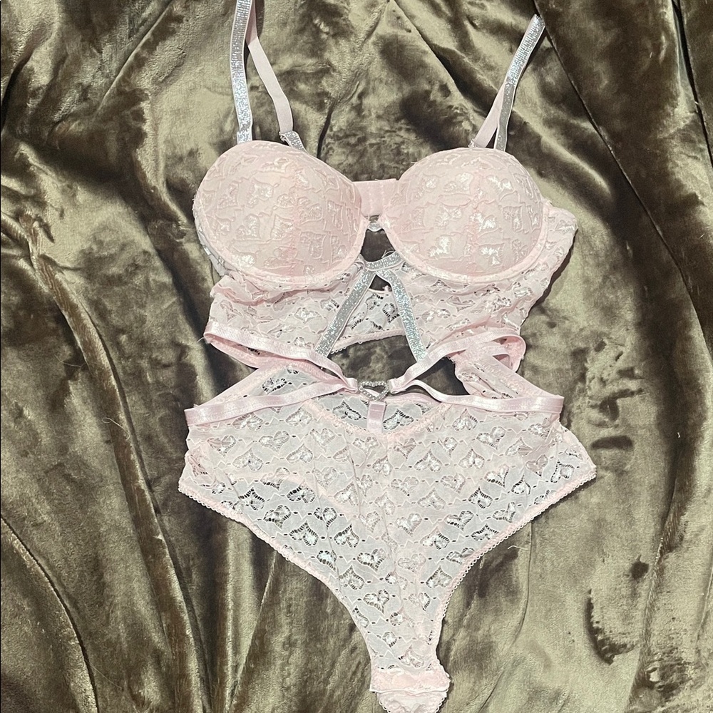 Elegant Pink Lace Lingerie Set
